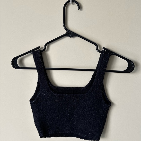 Aritzia Babaton Square Neck Crop Tank Size Extra
Small in Back Wool Fleece - Picture 2 of 5